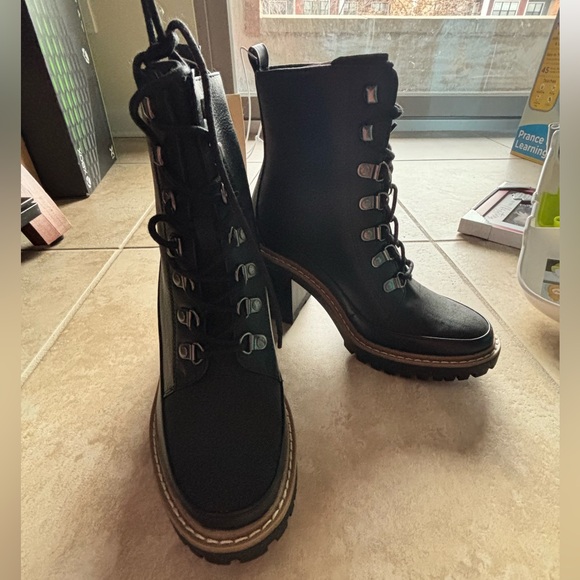 Black high boot size 7 - Picture 2 of 4